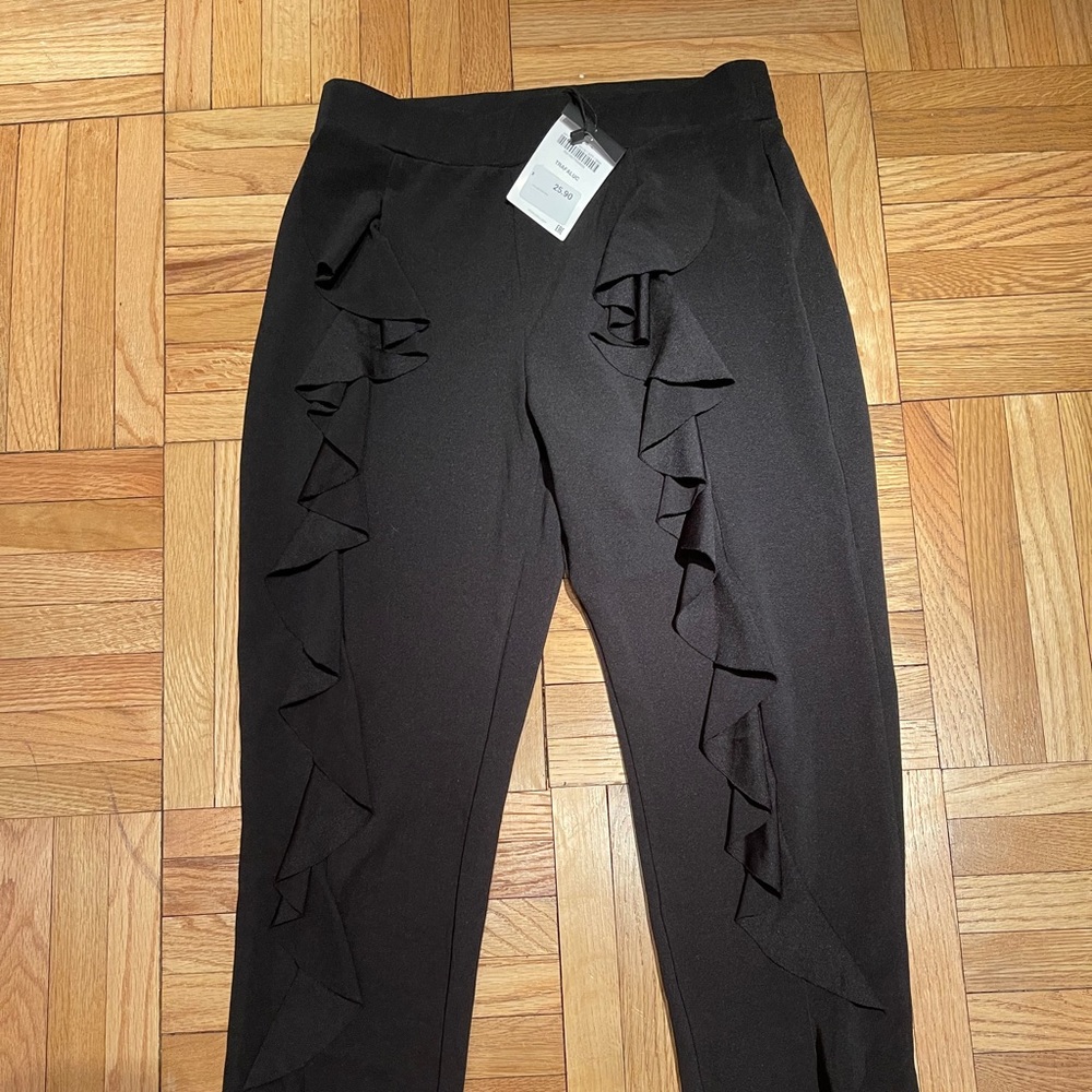 Ruffled black pants